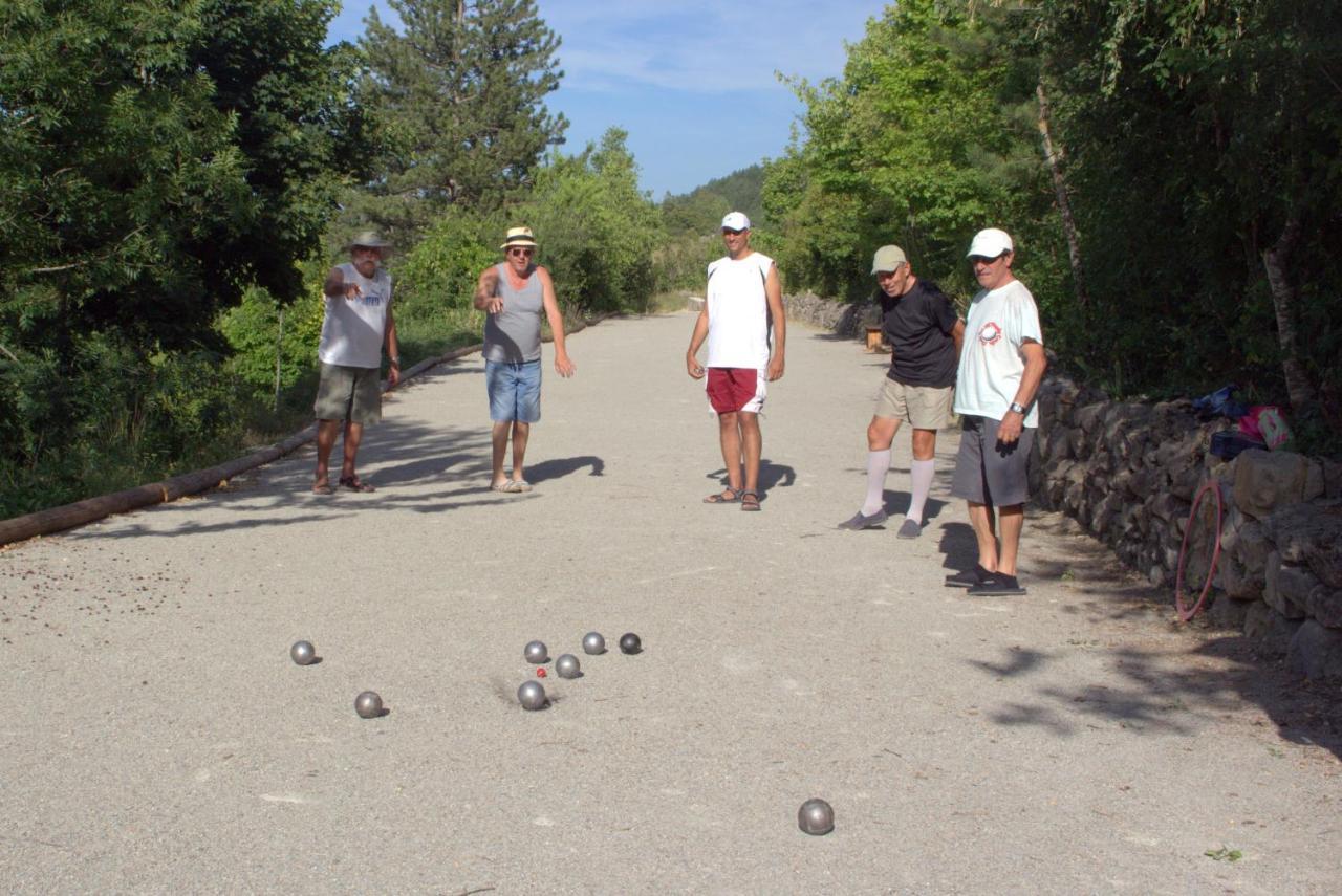 Hotel Camping Les Princes D'Orange Orpierre Esterno foto