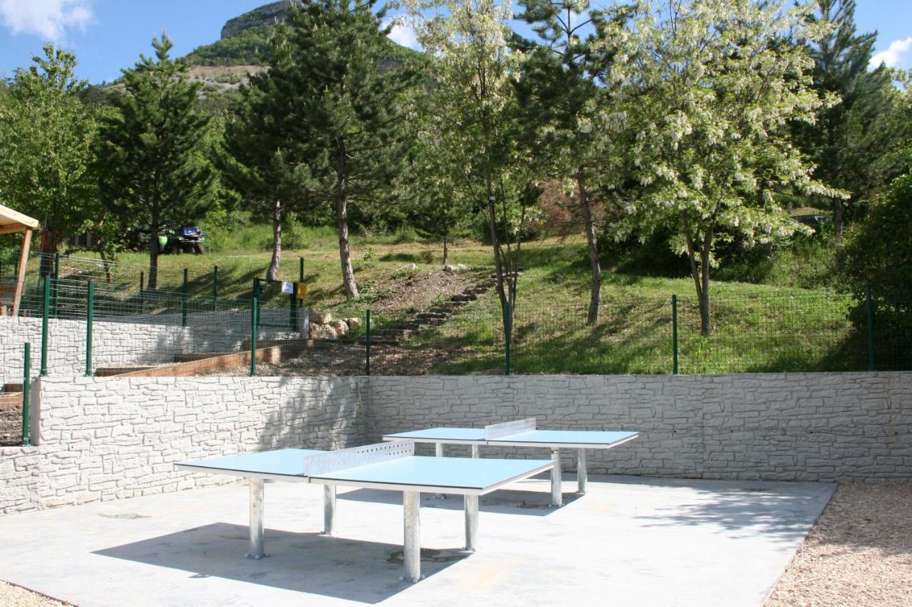 Hotel Camping Les Princes D'Orange Orpierre Esterno foto