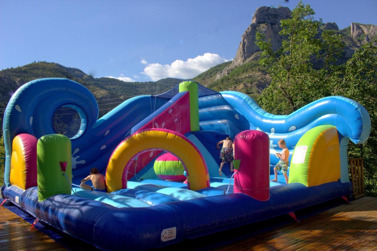 Hotel Camping Les Princes D'Orange Orpierre Esterno foto