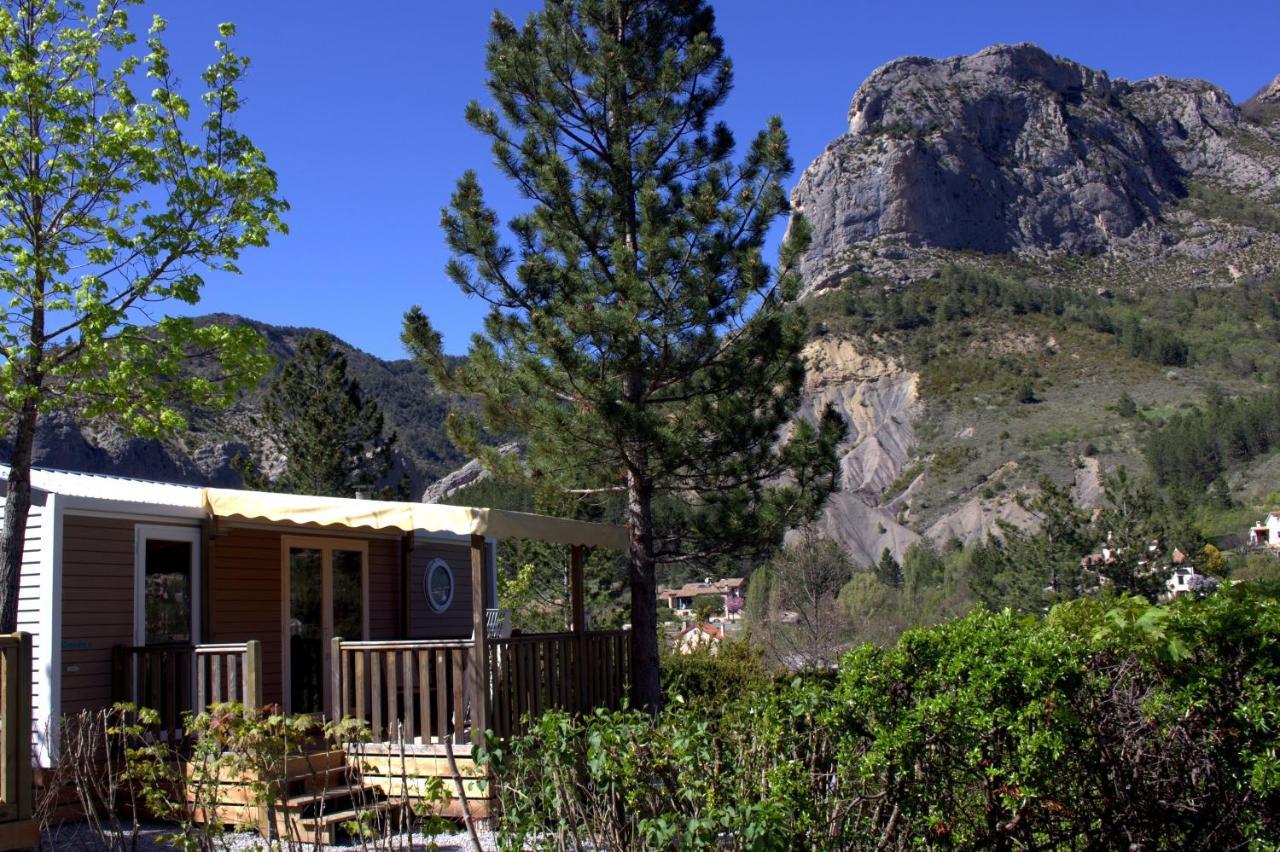 Hotel Camping Les Princes D'Orange Orpierre Esterno foto