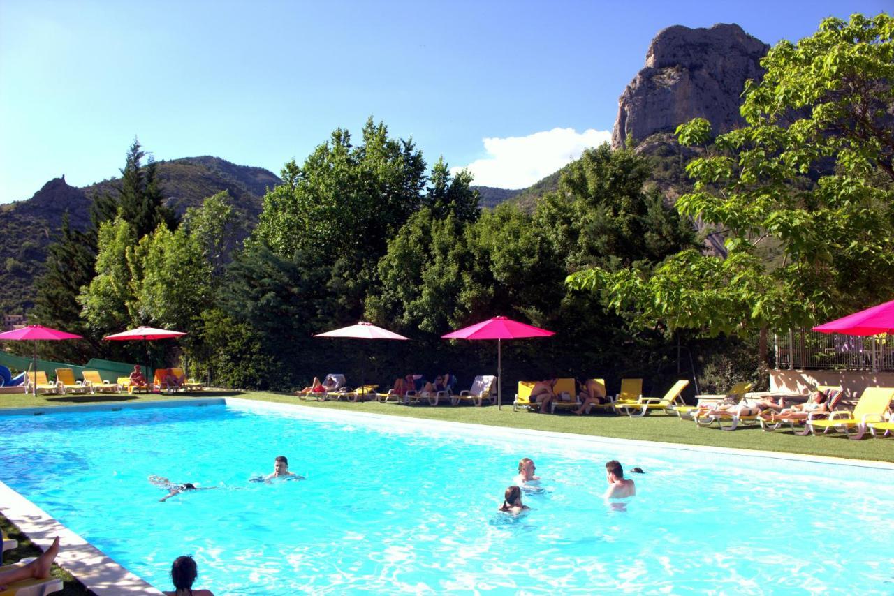 Hotel Camping Les Princes D'Orange Orpierre Esterno foto