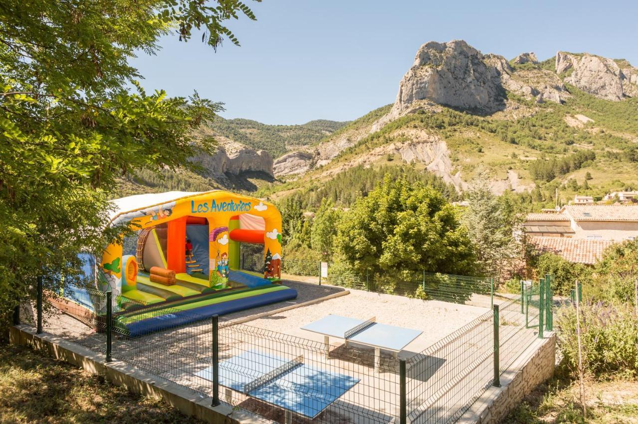 Hotel Camping Les Princes D'Orange Orpierre Esterno foto