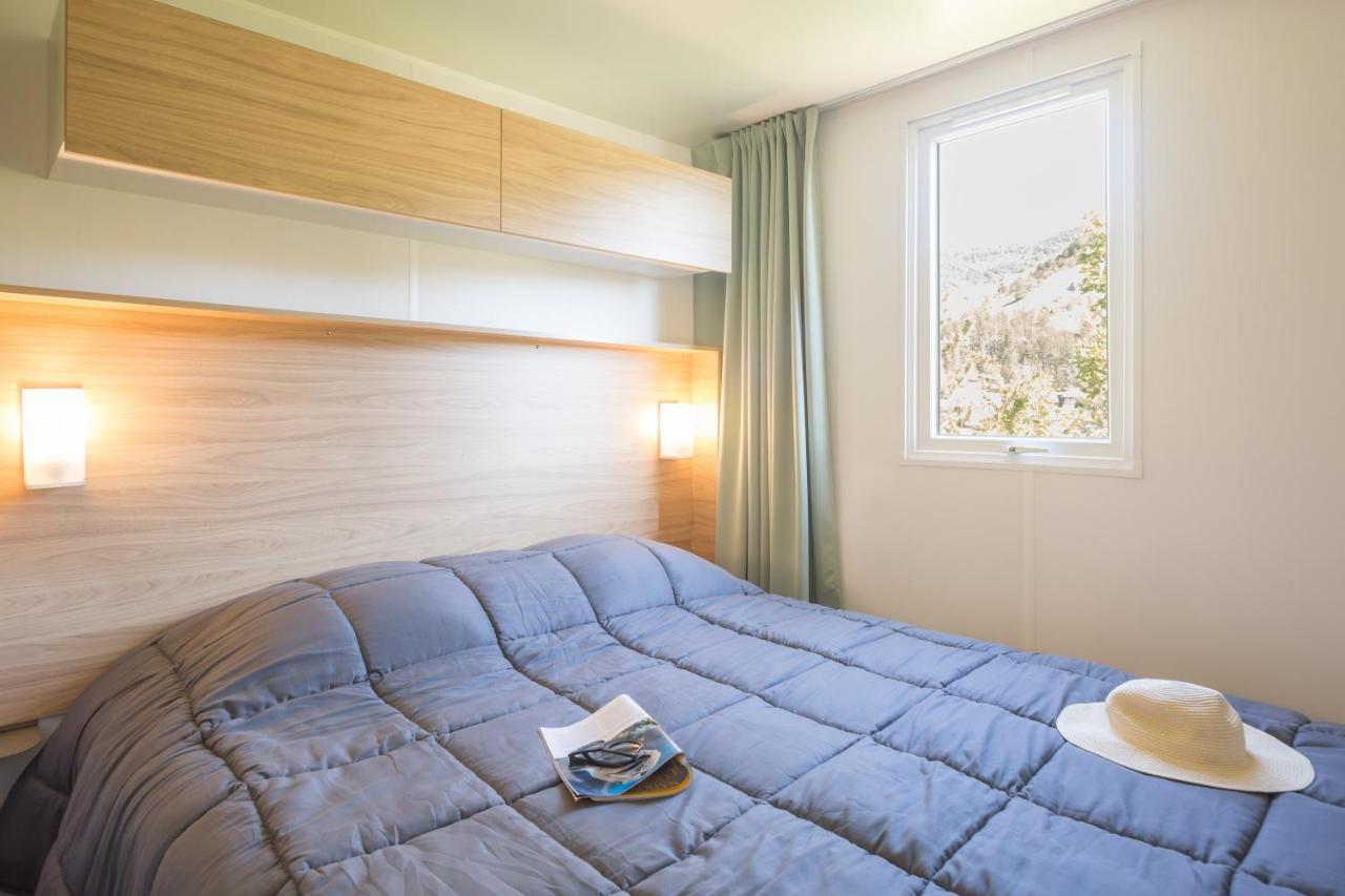Hotel Camping Les Princes D'Orange Orpierre Esterno foto