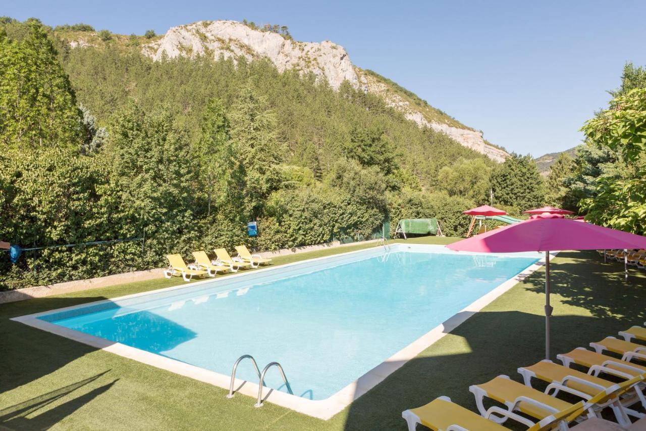 Hotel Camping Les Princes D'Orange Orpierre Esterno foto