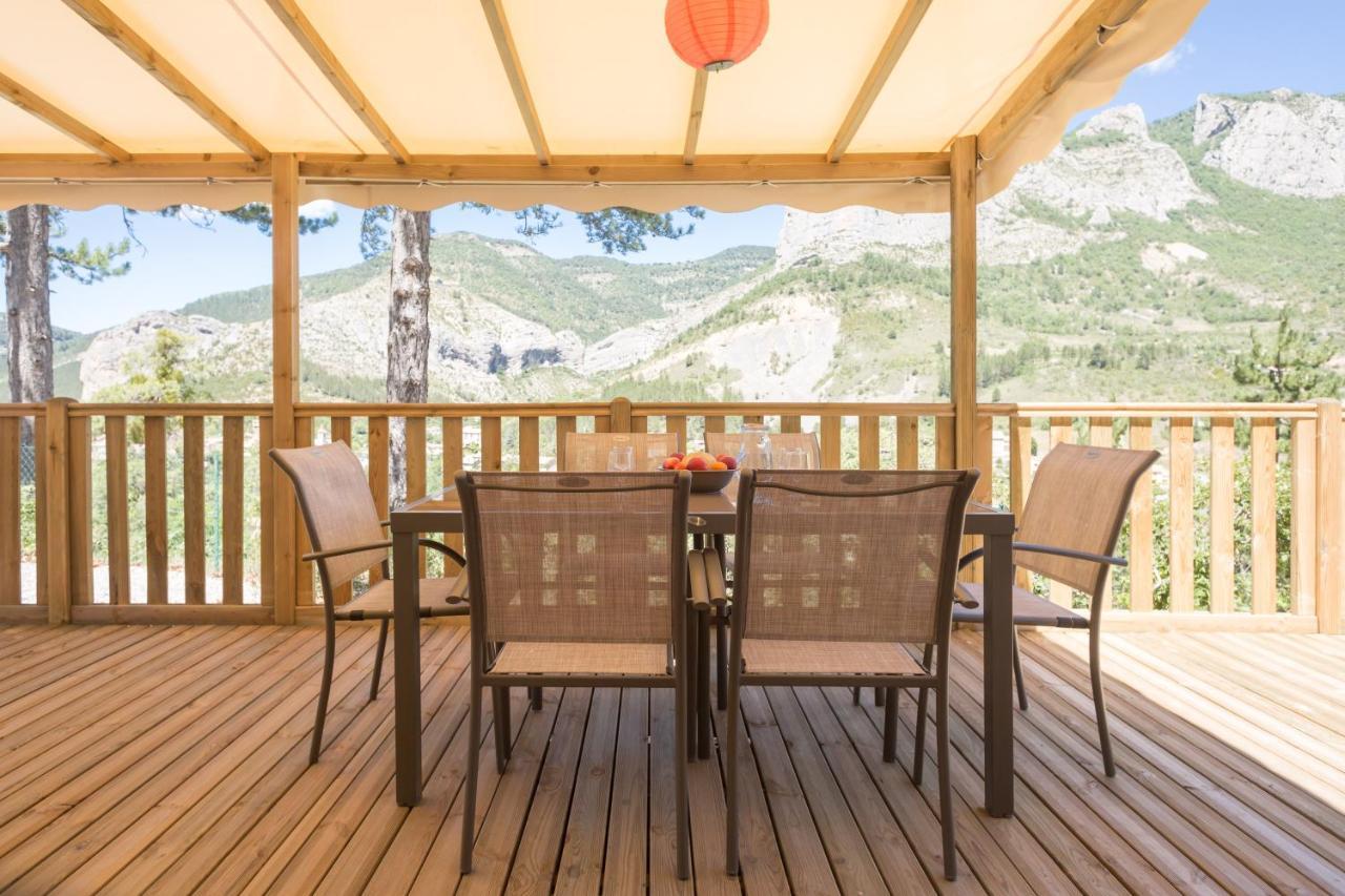 Hotel Camping Les Princes D'Orange Orpierre Esterno foto