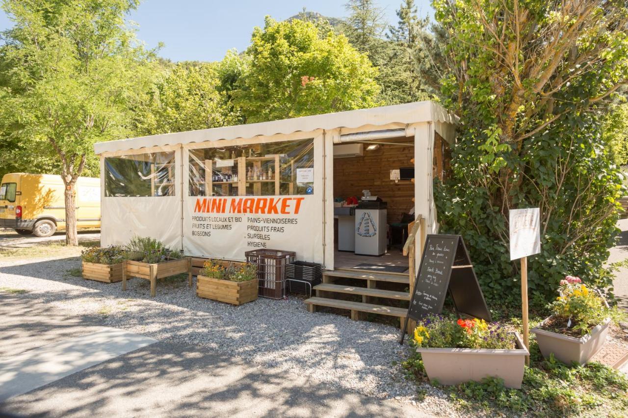Hotel Camping Les Princes D'Orange Orpierre Esterno foto