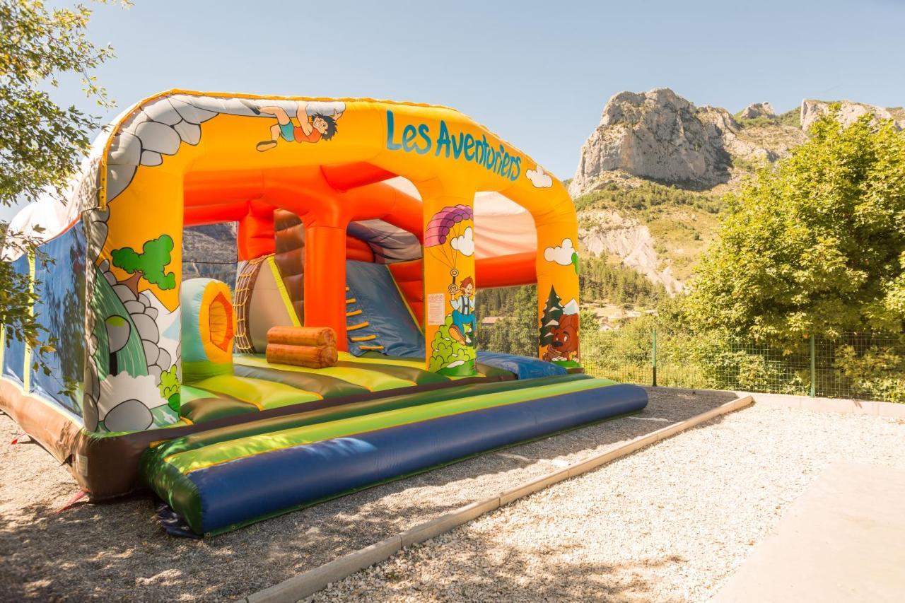 Hotel Camping Les Princes D'Orange Orpierre Esterno foto