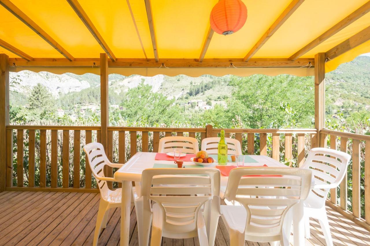 Hotel Camping Les Princes D'Orange Orpierre Esterno foto