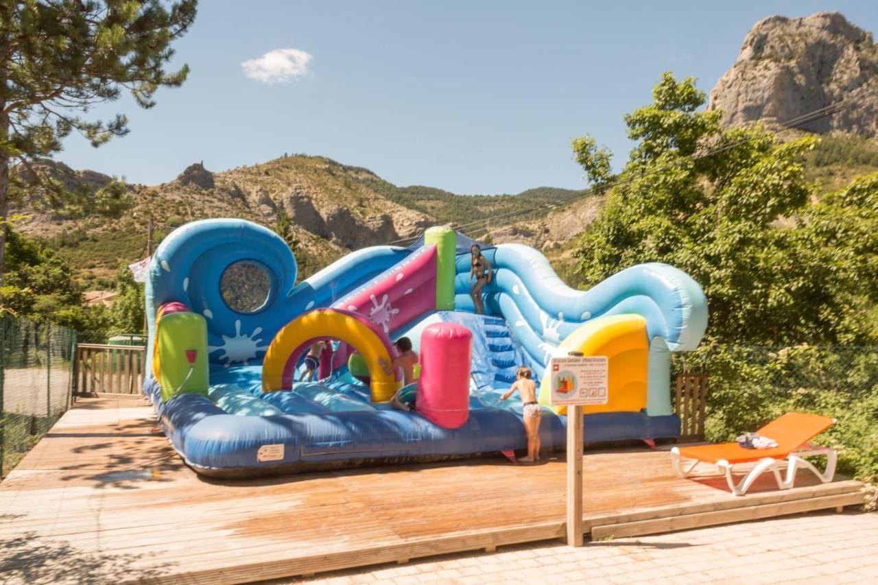Hotel Camping Les Princes D'Orange Orpierre Esterno foto