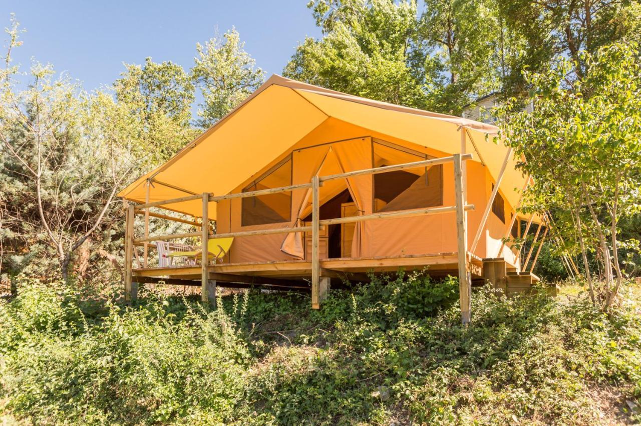 Hotel Camping Les Princes D'Orange Orpierre Esterno foto