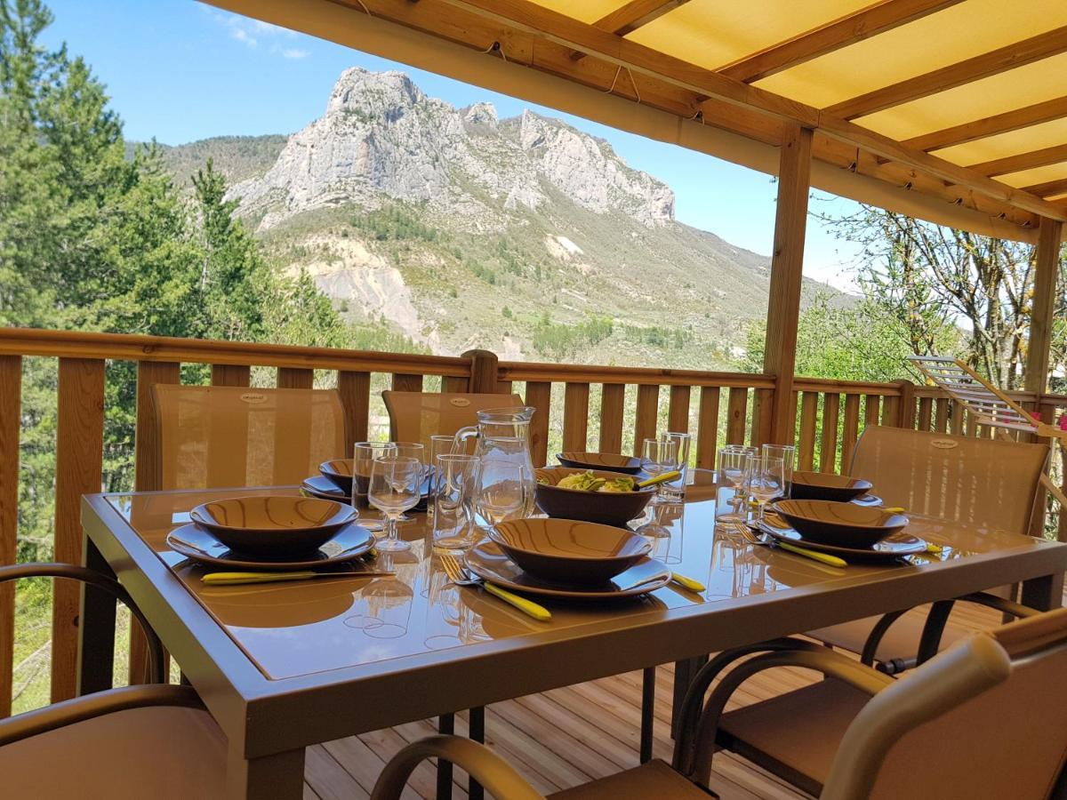 Hotel Camping Les Princes D'Orange Orpierre Esterno foto