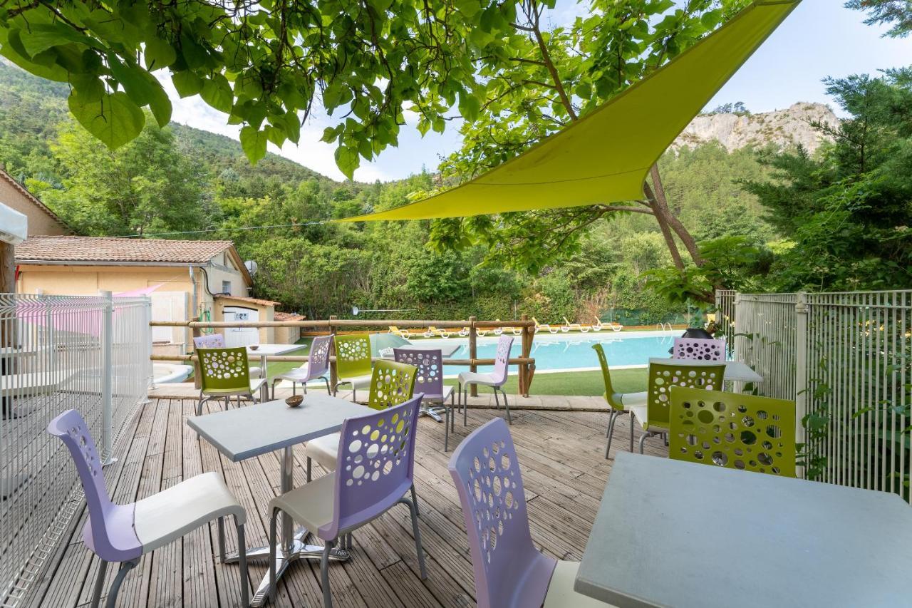 Hotel Camping Les Princes D'Orange Orpierre Esterno foto