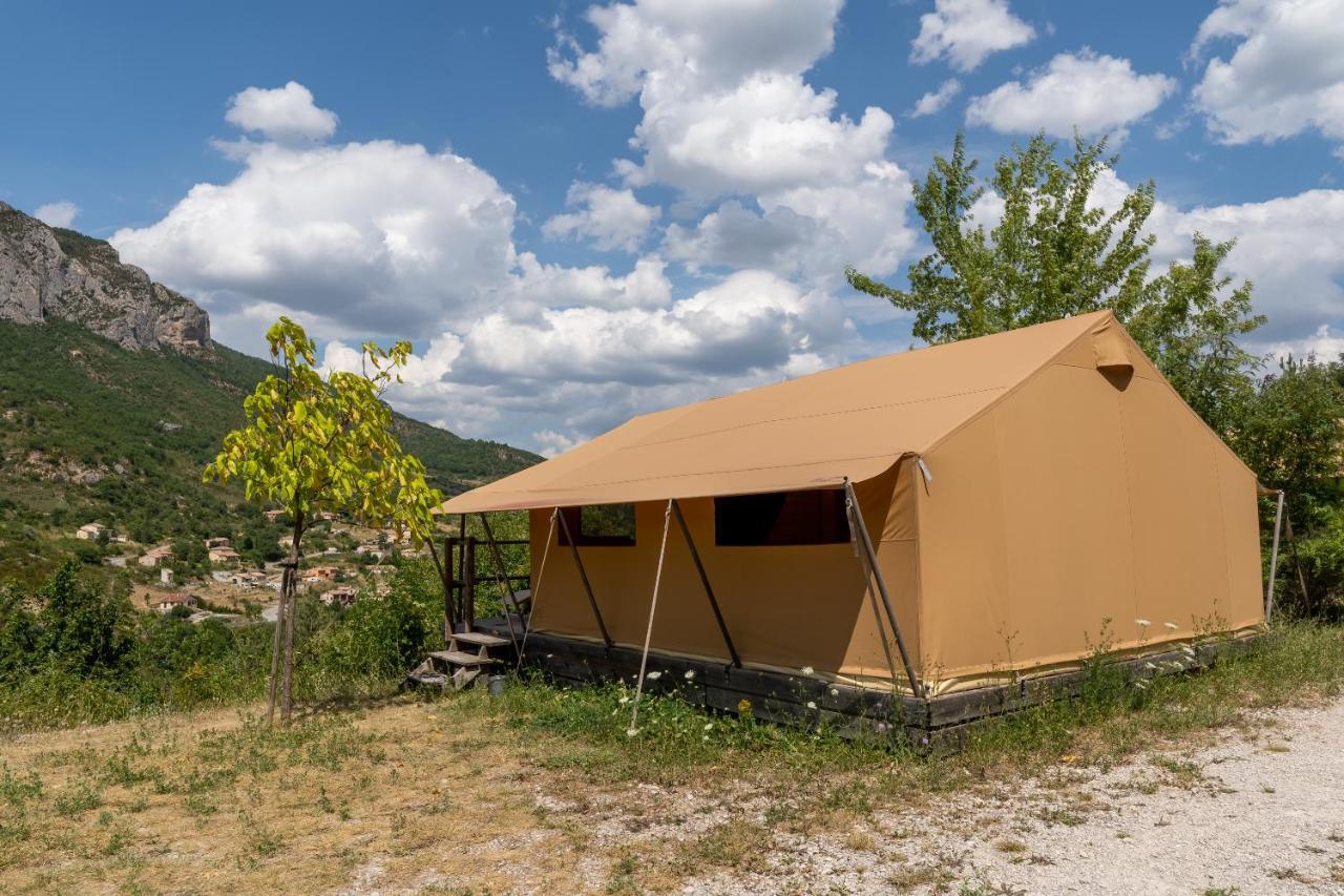 Hotel Camping Les Princes D'Orange Orpierre Esterno foto