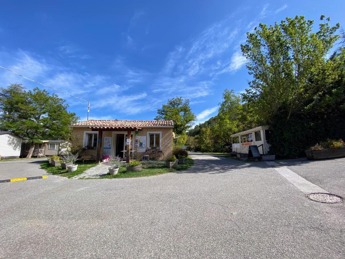 Hotel Camping Les Princes D'Orange Orpierre Esterno foto