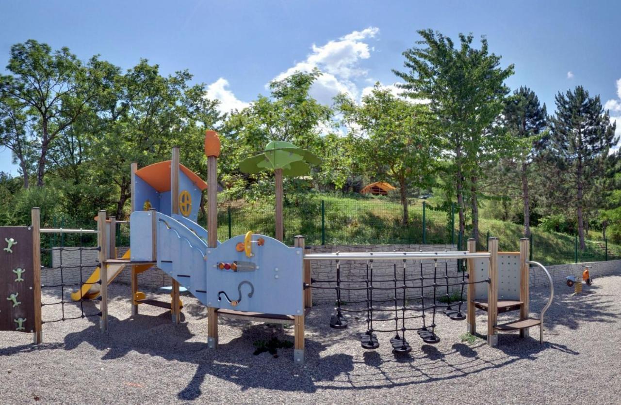 Hotel Camping Les Princes D'Orange Orpierre Esterno foto