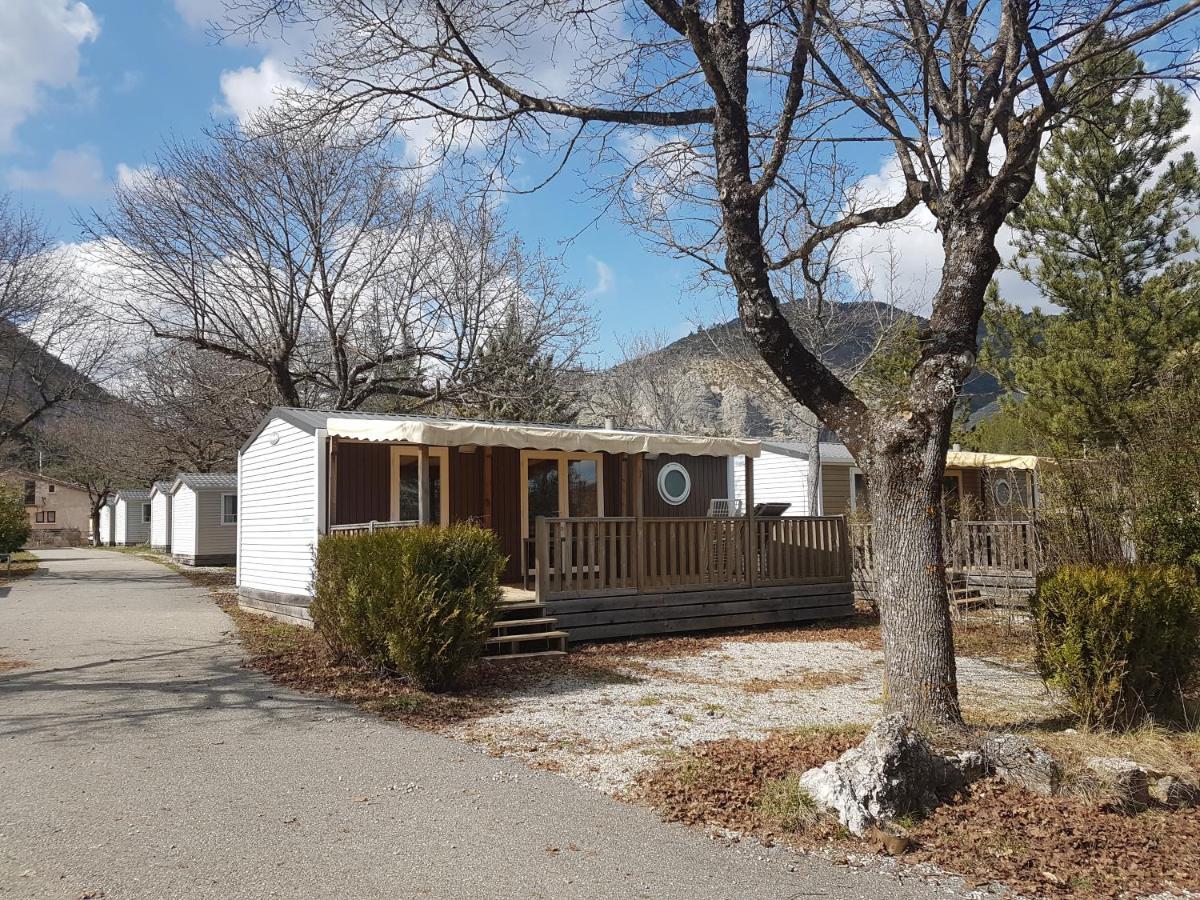 Hotel Camping Les Princes D'Orange Orpierre Esterno foto