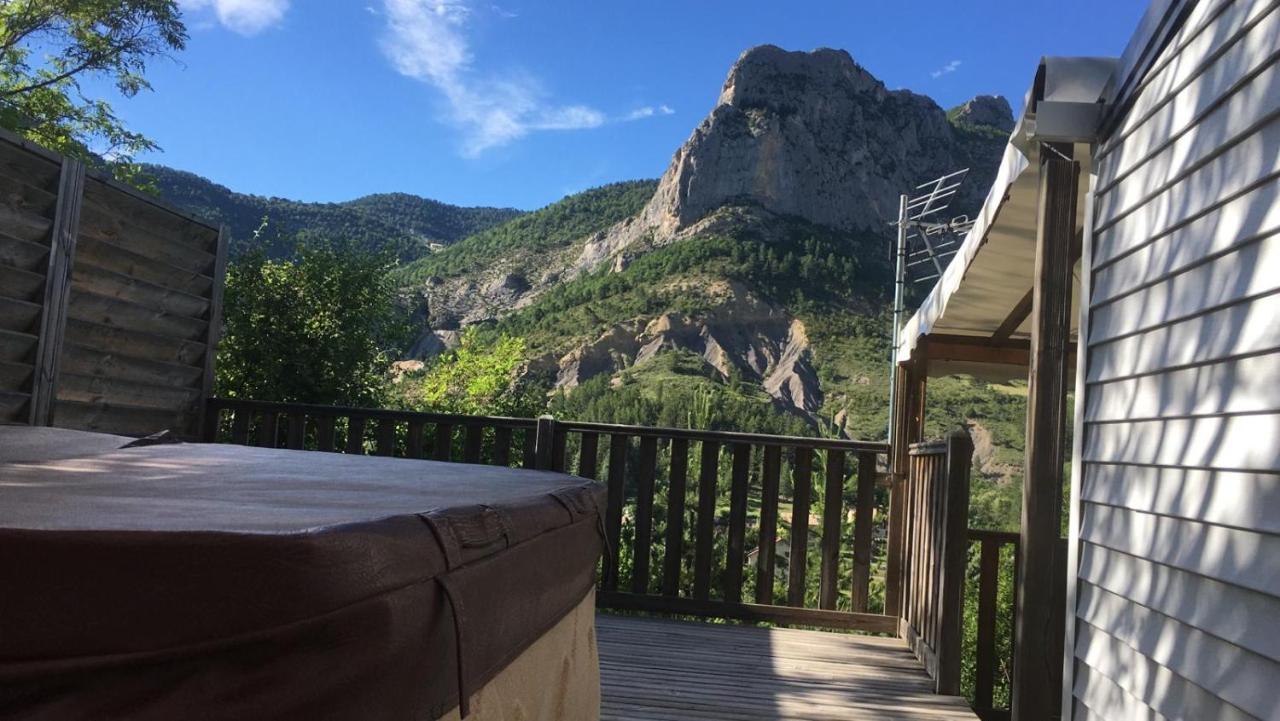 Hotel Camping Les Princes D'Orange Orpierre Esterno foto